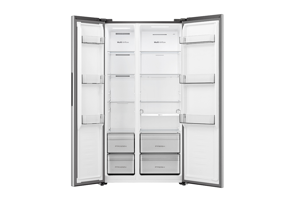 Απεικονίζεται το ψυγείο ανοιχτό.